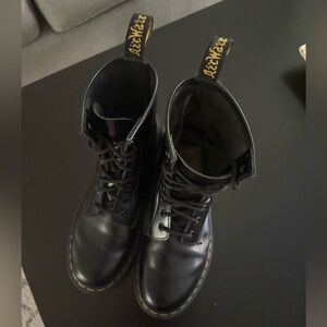 Doc Martens 1460 Boots. Black. Size 7.